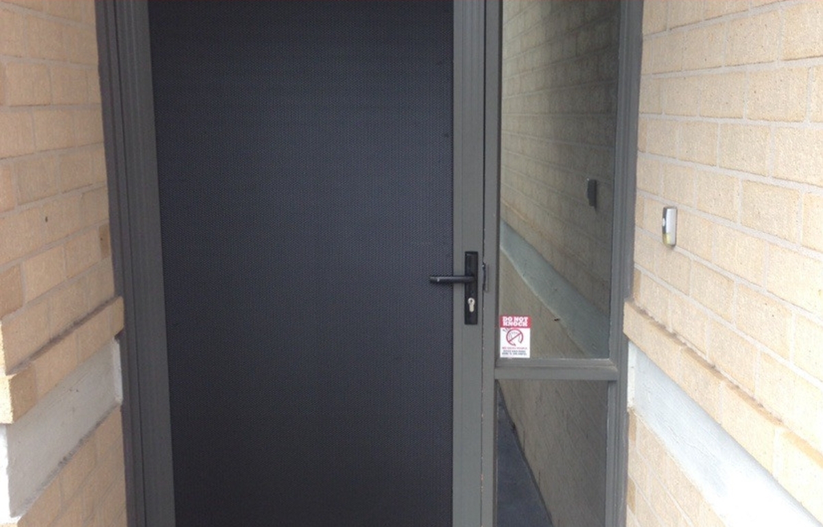 工厂直销安装制作 各式纱门纱窗 防盗门窗 围墙围栏 自动化大门等0405465689