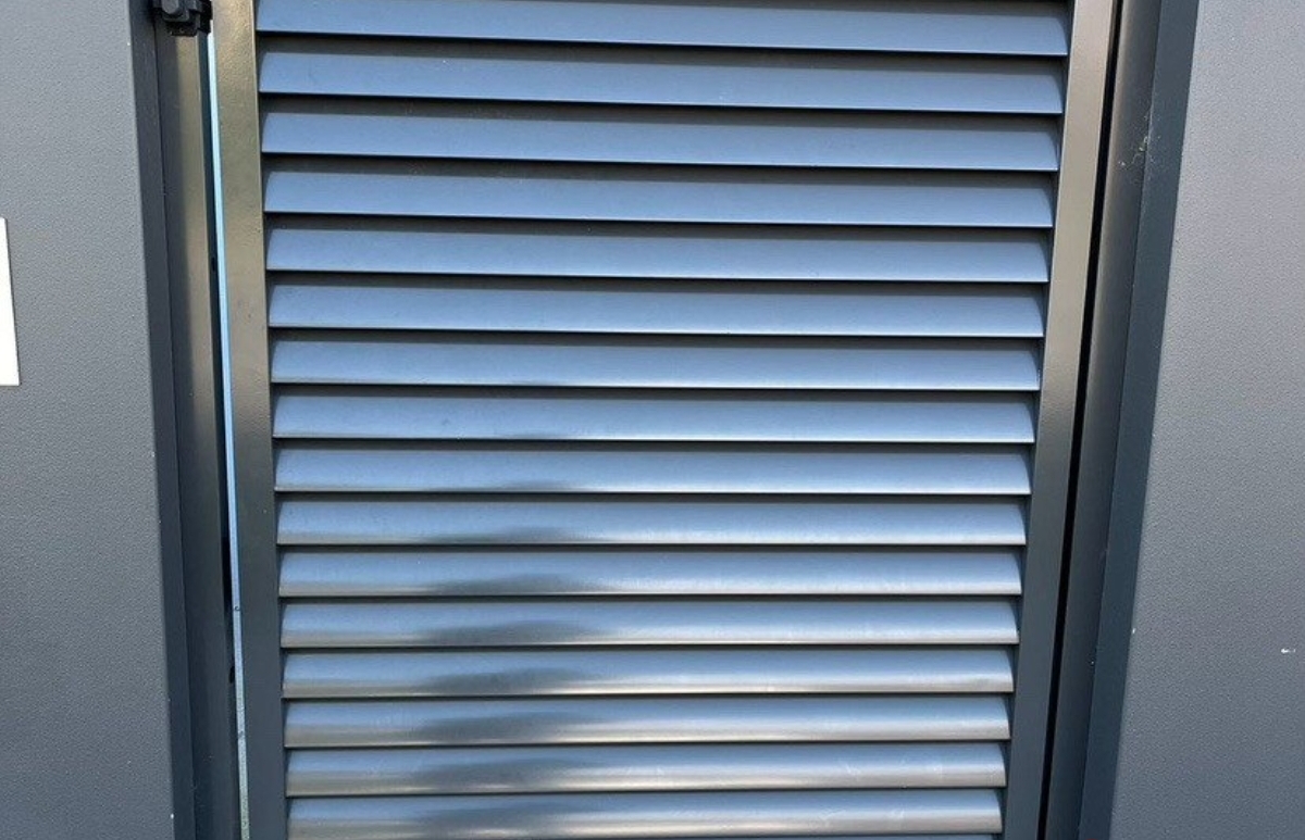 工厂直销安装制作 各式纱门纱窗 防盗门窗 围墙围栏 自动化大门等0405465689