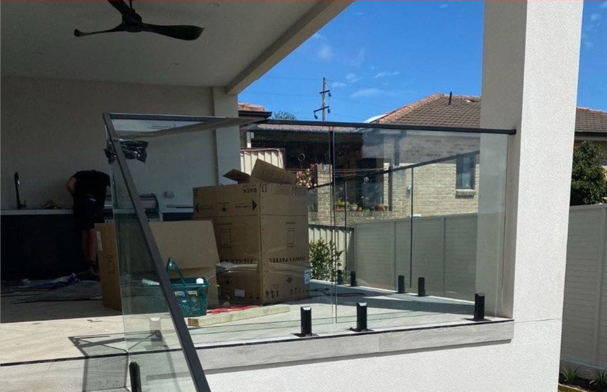 工厂直销安装制作 各式纱门纱窗 防盗门窗 围墙围栏 自动化大门等0405465689