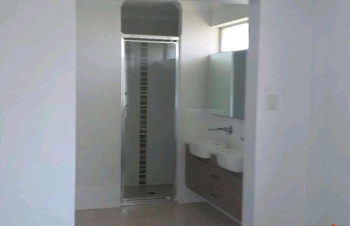 持牌照低价专业油漆 商铺 楼房 住宅浴缸喷漆各种木头清油粉刷 自己做 完工及时 保证质量